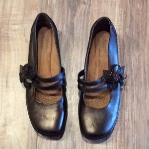 Soft spots 9.5 bronze maryjane